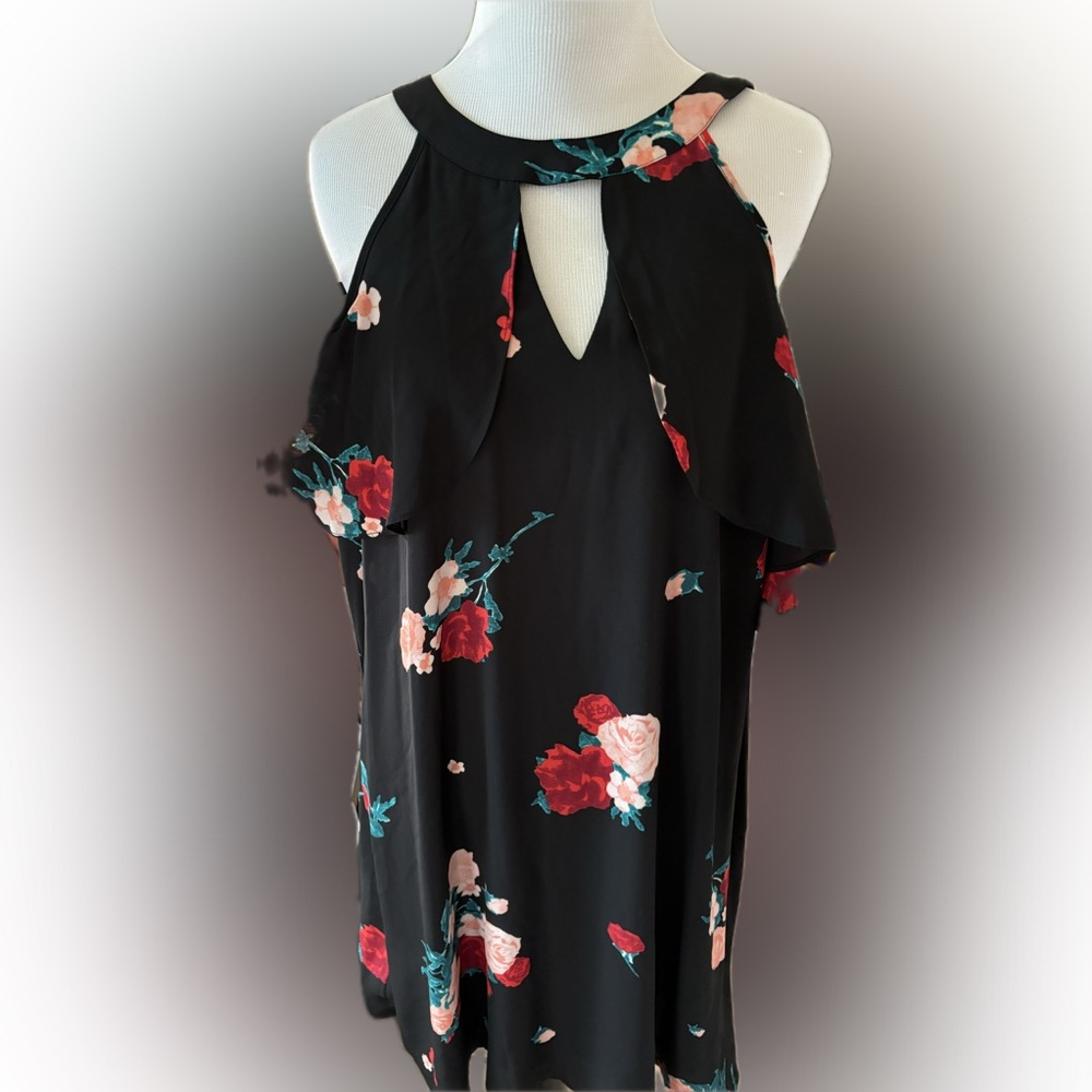 Cold shoulder dress - Picture 3 of 6